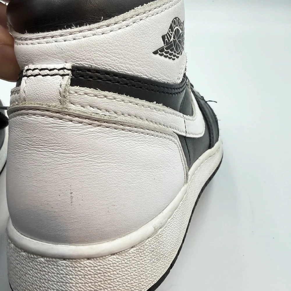 NIKE AIR JORDAN 1 RETRO HIGH OG‎ BLACK / WHITE FD1437 010-Youth Size 6Y Euc